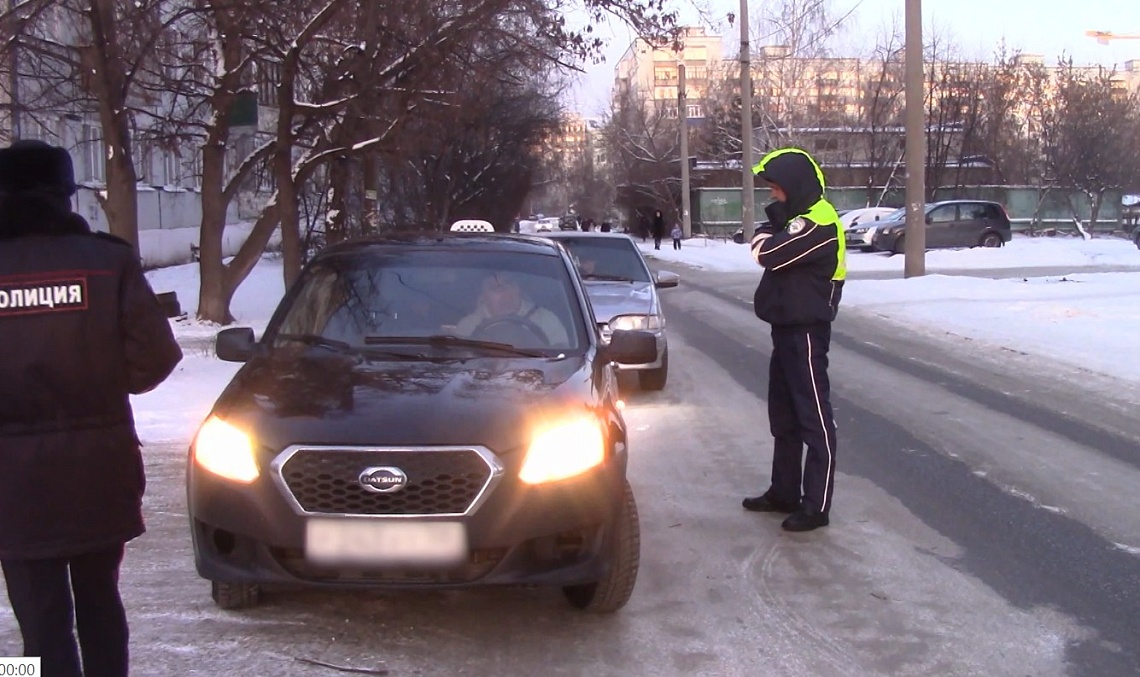 За  один рейд автоинспекторы выявили 15 водителей, которые перевозят детей без автокресла