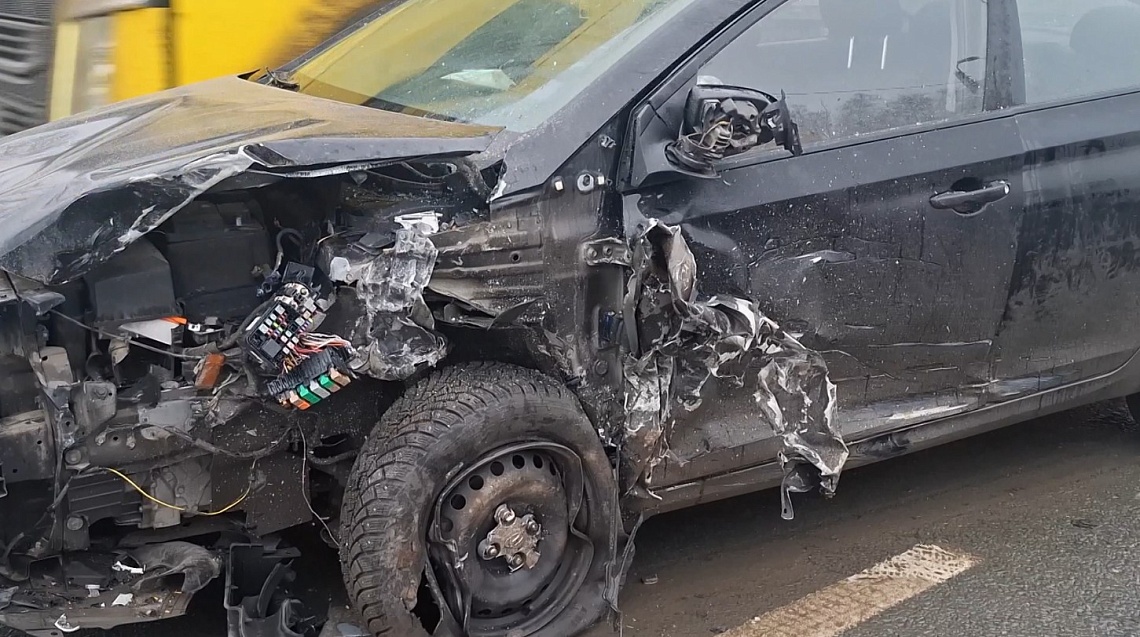 В районе поселка ЗИФ столкнулось три автомобиля