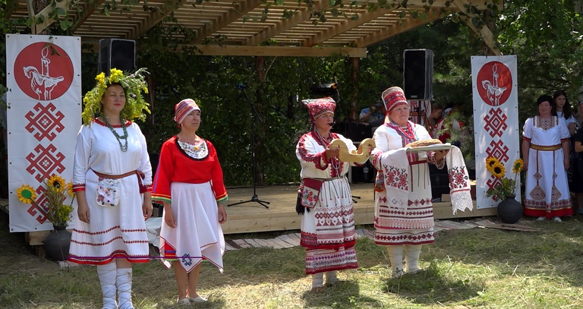 В селе Старая Яксарка прошел районный фестиваль мордовской национальной культуры «Эрзя, мокша моро»