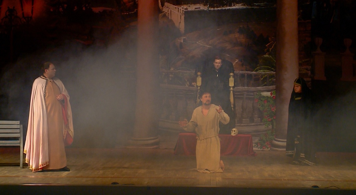 В Пензе театр «Огни Москвы» показал спектакль по мотивам романа М. А. Булгакова