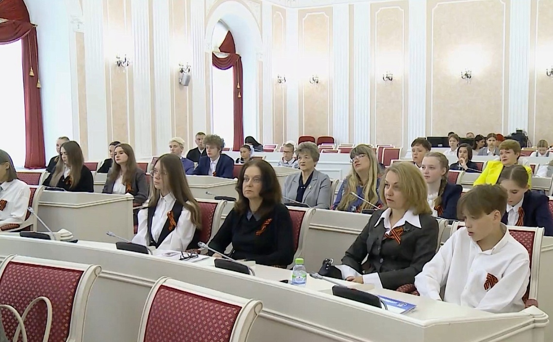 В региональном Законодательном собрании наградили победителей и призеров ежегодного творческого конкурса