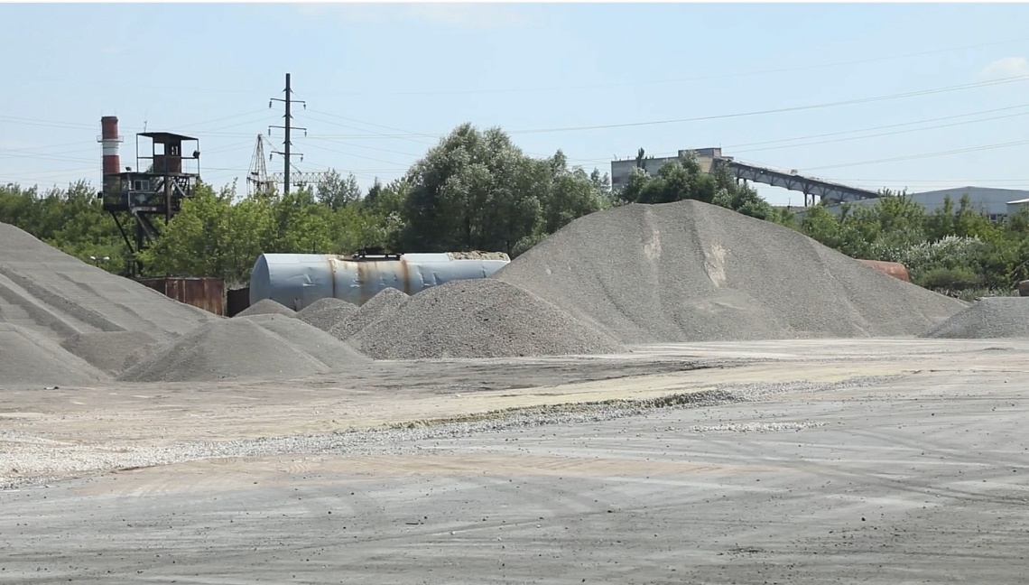 Губернатор Олег Мельниченко посетил новый асфальтобетонный завод