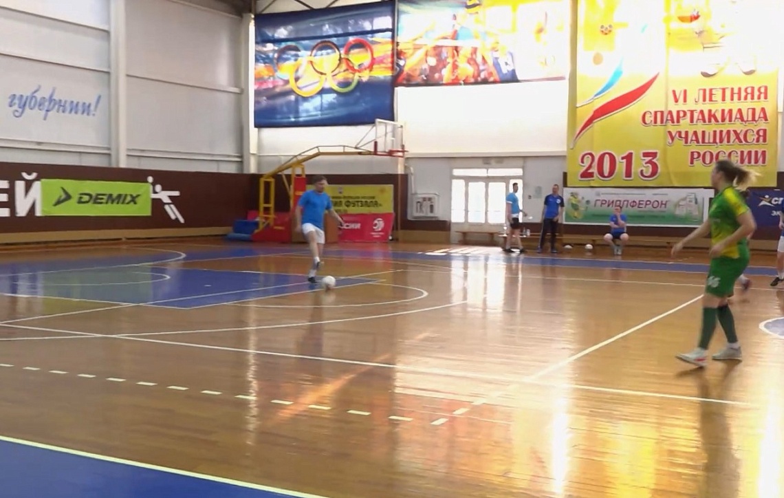 Кто сильнее - журналисты, видеооператоры, монтажеры или же профессиональные футболисты?