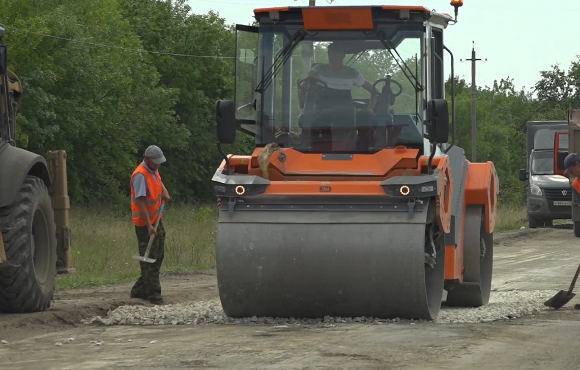 Дорогу в Камешкирском районе ремонтируют в рамках национального проекта «Безопасные качественные дороги»