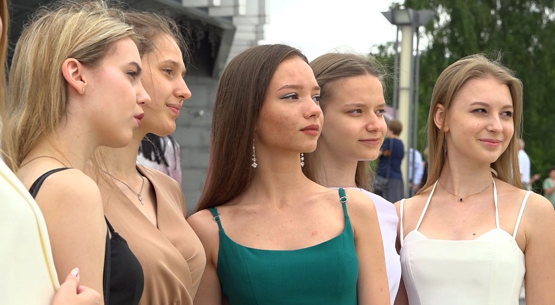 Сегодня в ККЗ  «Пенза» чествовали лучших  выпускников