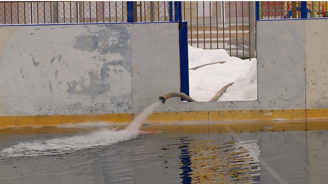 В Пензе приступили к заливке ледовых площадок