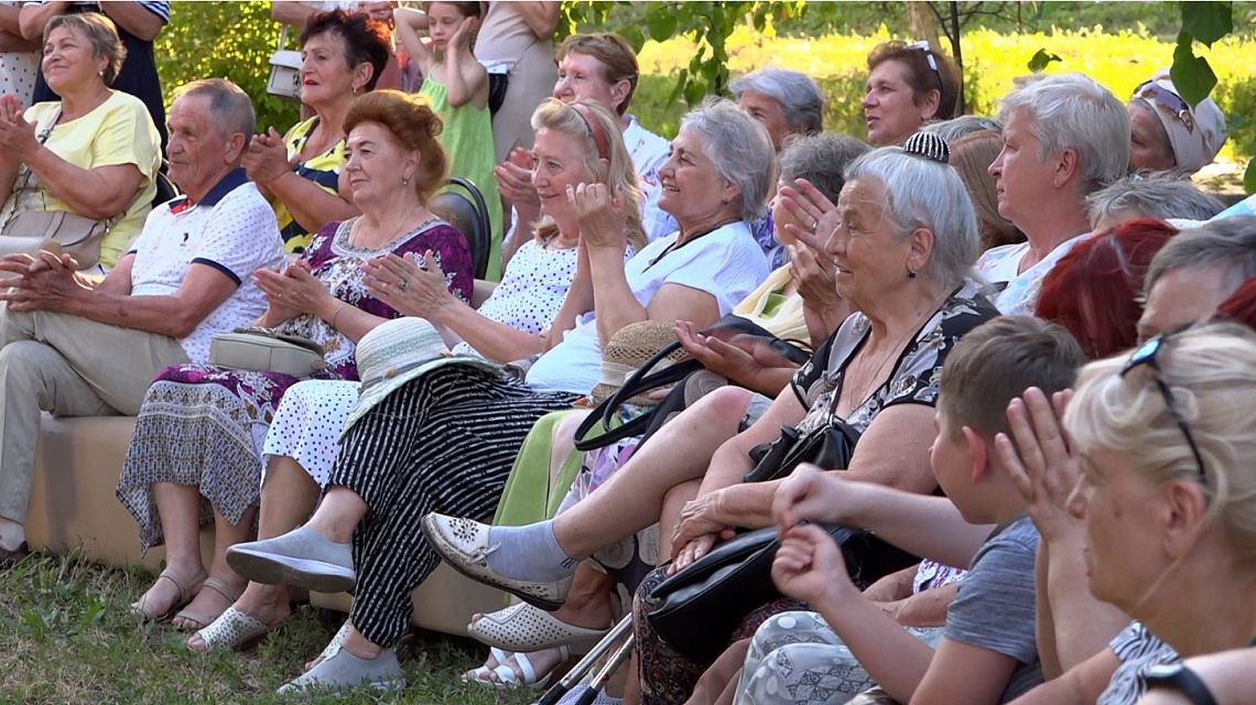 В Пензе состоялся открытый летний фестиваль творчества «Газон курортный»