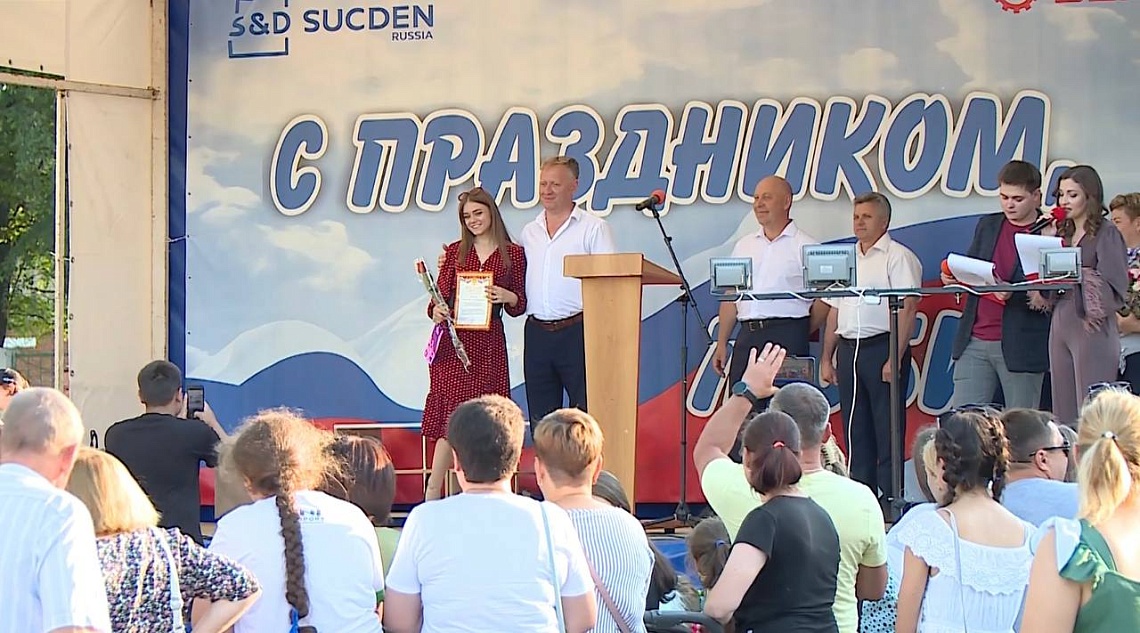 В День молодежи в Каменке семь юношей  и девушек получили  ключи от квартир
