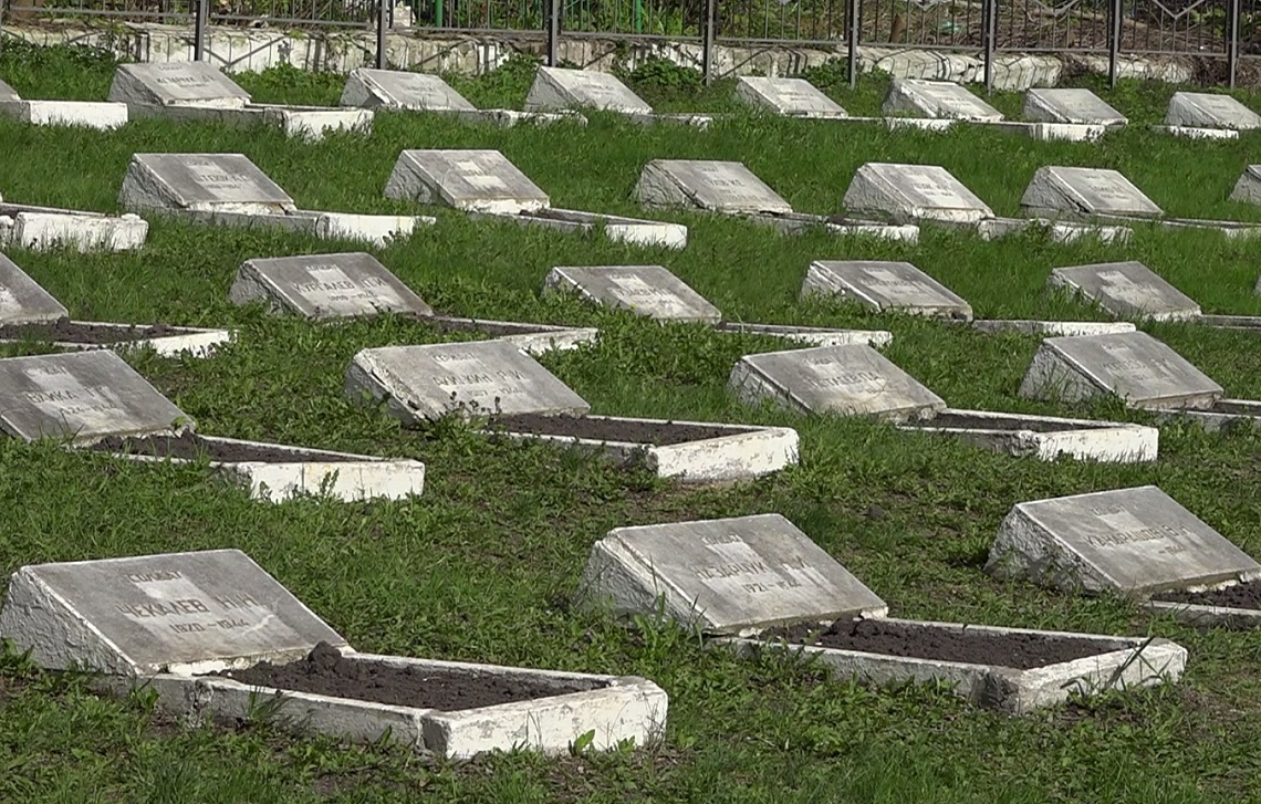 В Пензе волонтеры приводят в порядок  воинские  захоронения