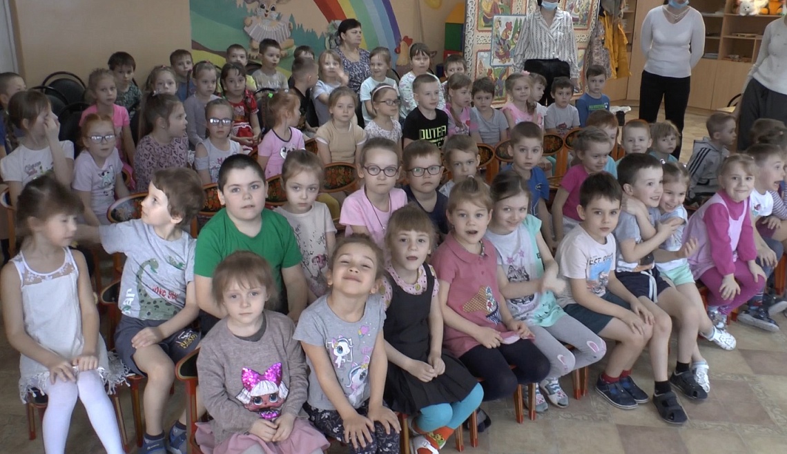 Эвакуированные из Донбасса дети пришли в гости в детско-юношеский центр «Спутник»