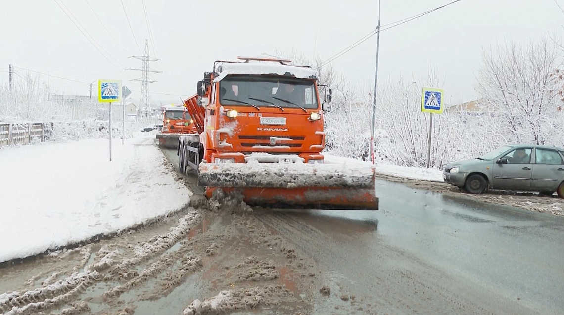 Дороги Пензы очищают после первого снегопада
