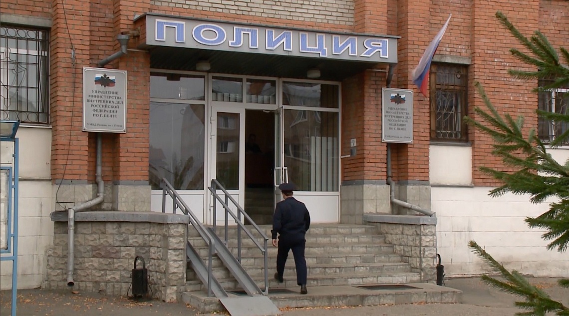 Пензенские полицейские задержали молодых людей, распространяющих незаконную рекламу