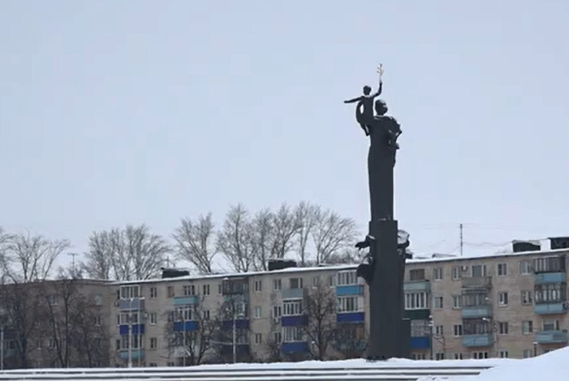 Мемориал воинской и трудовой Славы на проспекте Победы превратили в горку