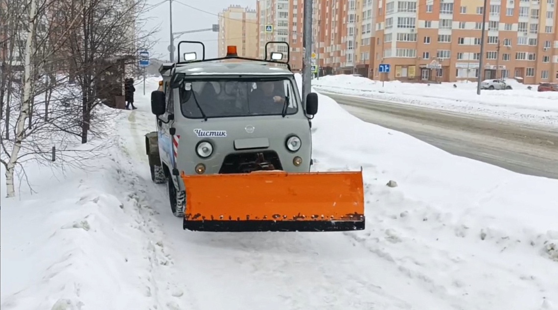 В Пензенской области коммунальщики продолжают убирать снег