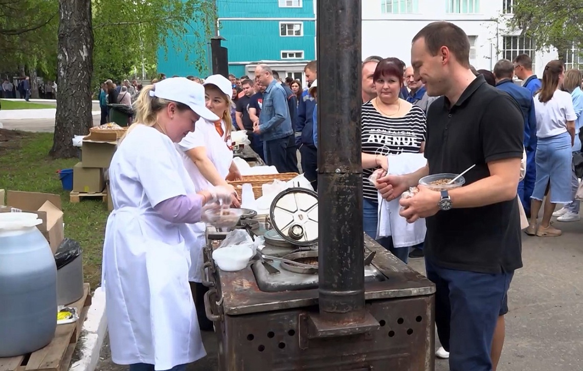 День открытых дверей устроили для ветеранов завода