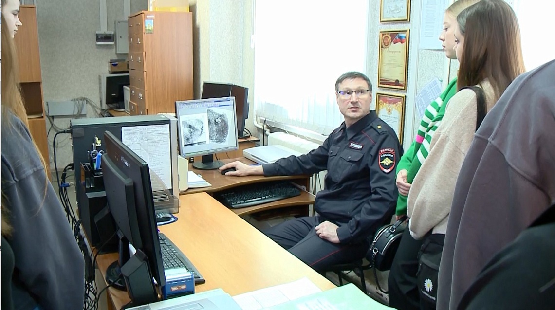 В Пензе для студентов организовали экскурсию по экспертно-криминалистическому центру УМВД