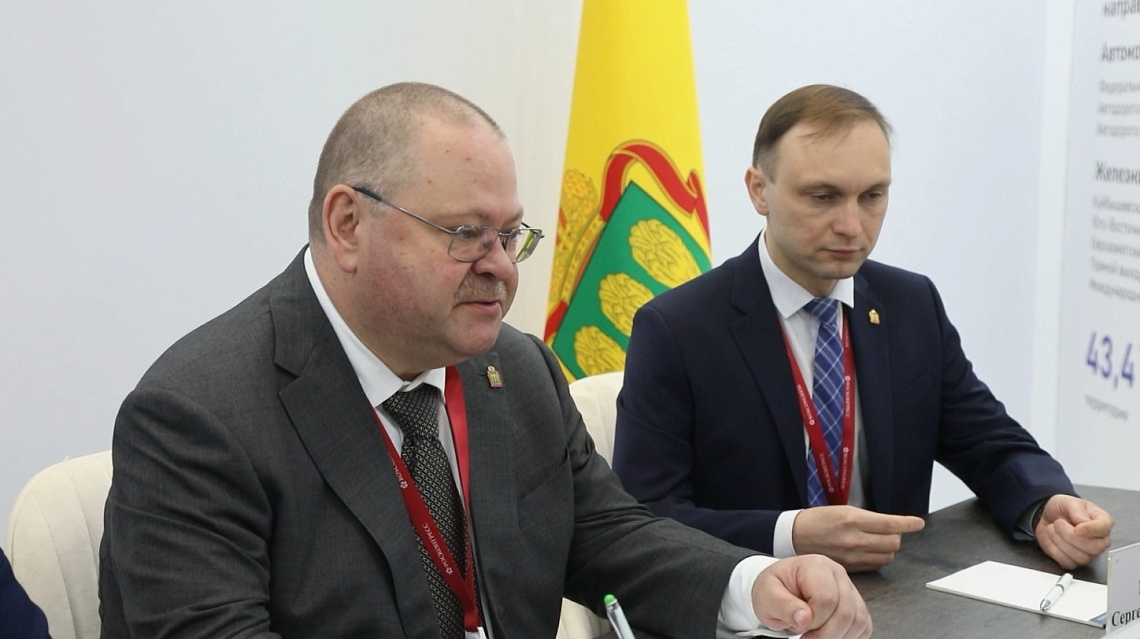 На Петербургском экономическом форуме Олег Мельниченко провел переговоры с чрезвычайным и полномочным послом КНДР в РФ