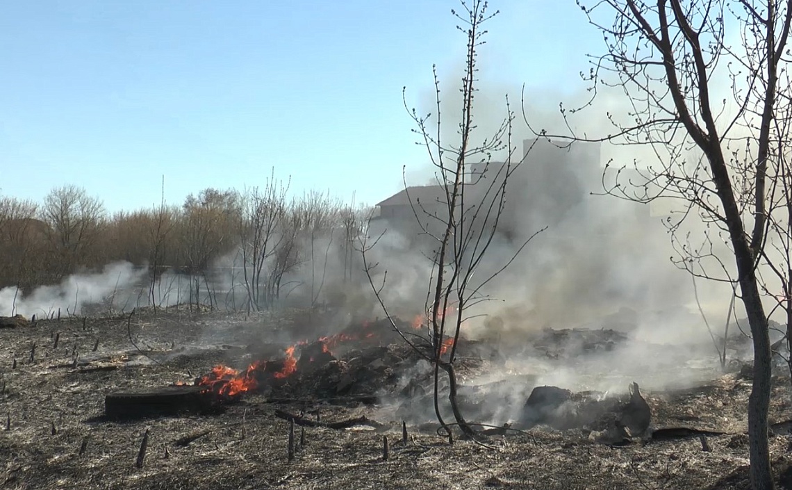 В Каменке, практически весь город, окутало облако едкого дыма