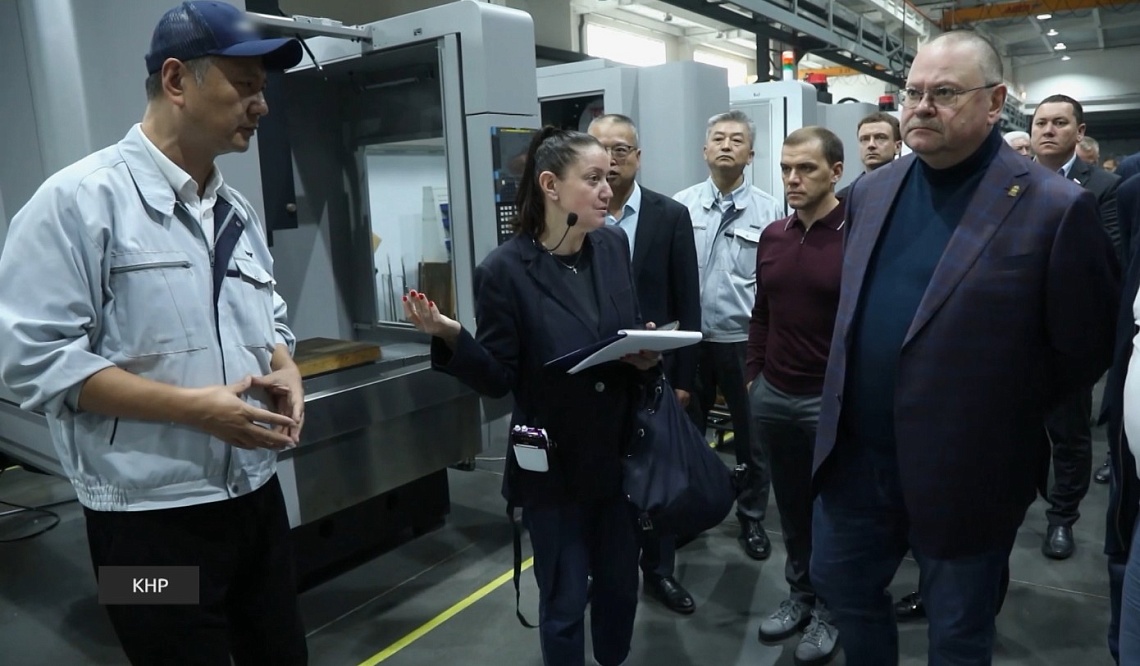 В Китае пензенская делегация во главе с губернатором Олегом Мельниченко осмотрела производственные мощности заводов провинции Шэньси