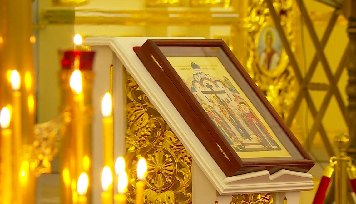Пензенские православные верующие отмечают церковный праздник Воздвижения Креста Господня
