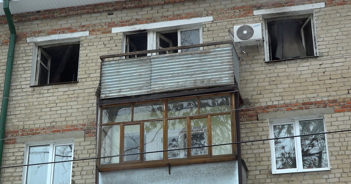 Минувшей ночью на улице Титова в доме №24 загорелась одна из квартир