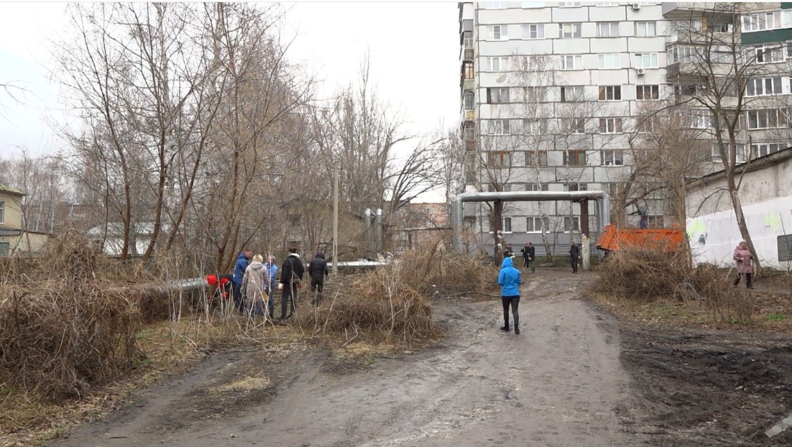 Пензенцы в рамках месячника благоустройства очистили территорию Октябрьского района