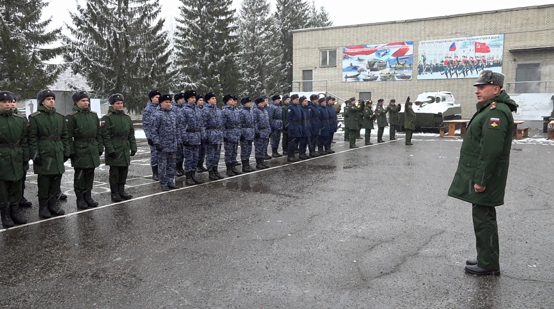 В День призывника 75 пензенцев отправились на службу в армию