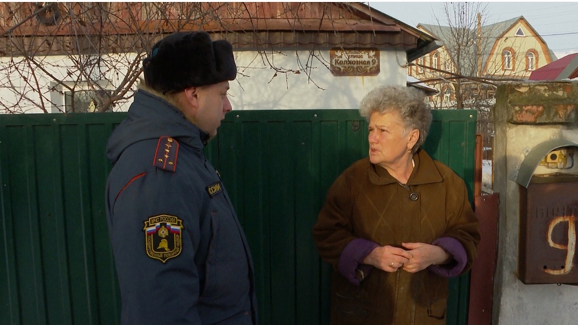 В Пензе сотрудники МЧС напомнили о правилах пожарной безопасности в зимний период